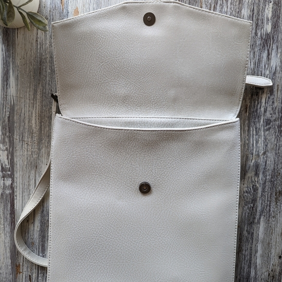 Matt & Nat Hamel Vegan Leather Bag in White - Picture 6 of 10